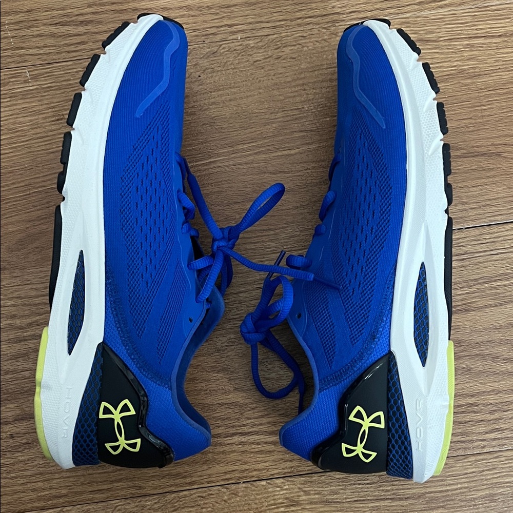SIZE 9M - Under Armour HOVR SONIC Running Shoes